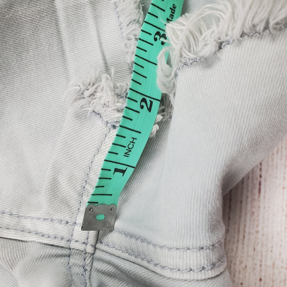 Lost | Light wash cutoff denim shorts - Picture 4 of 5